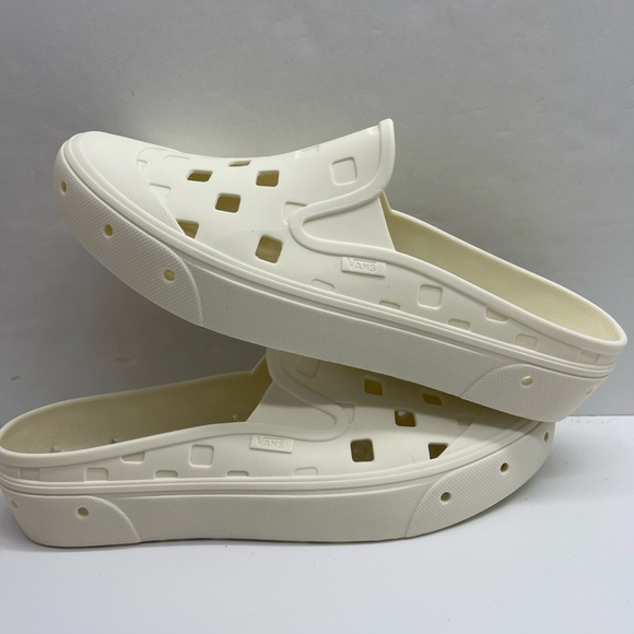 Vans Men’s Slip-On Mule Trk
Marshmallow
VN0005V8FS8 Cream Perforated Mules - Picture 14 of 16